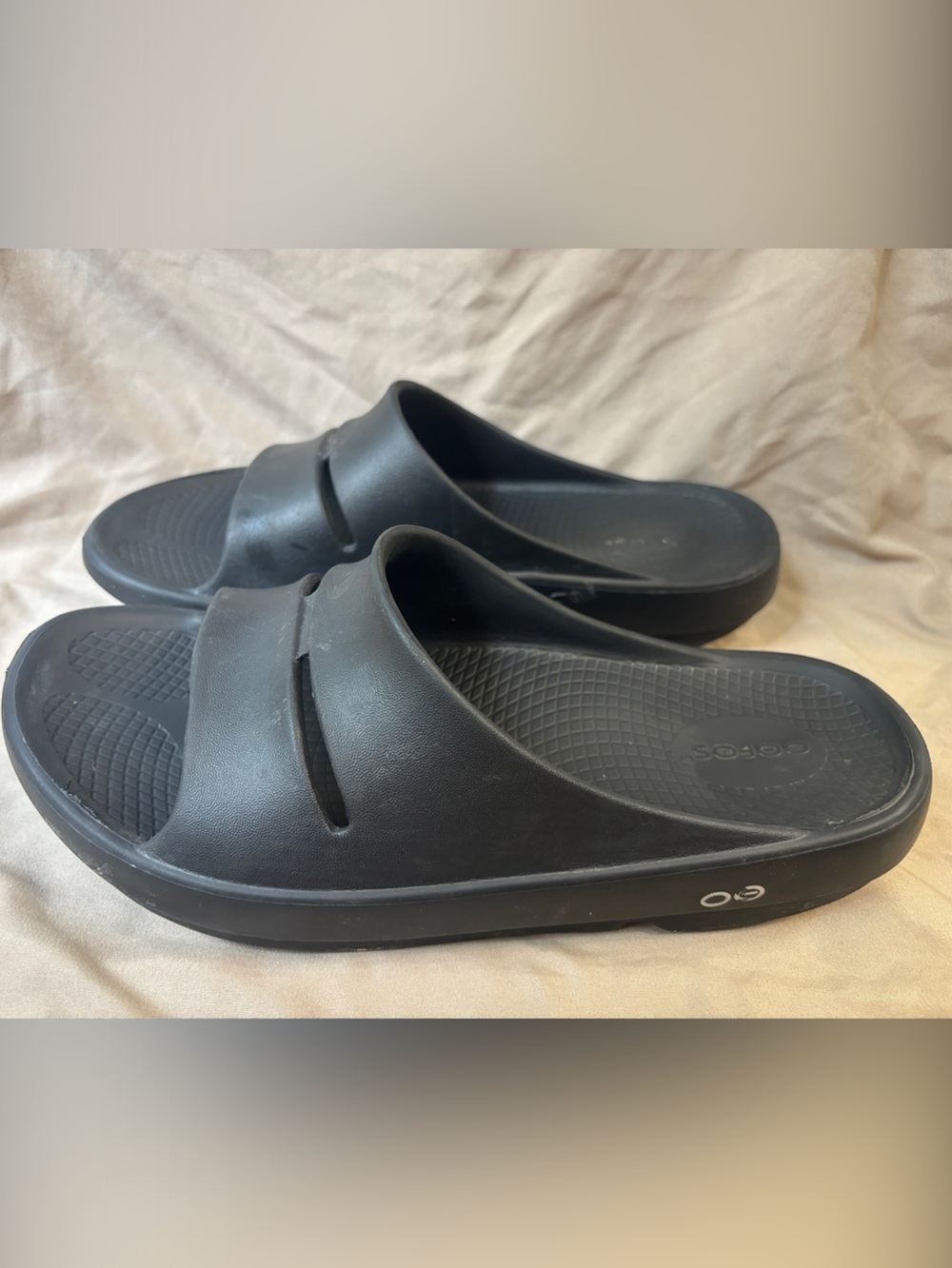 OOFOS Men’s Black Slide Sandals